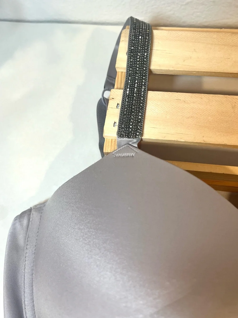 Victoria's Secret Very Sexy Push-Up Bra Silver Statement Straps | 36DDD | 80F